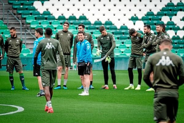 Rubi agita el árbol del Betis desde casa