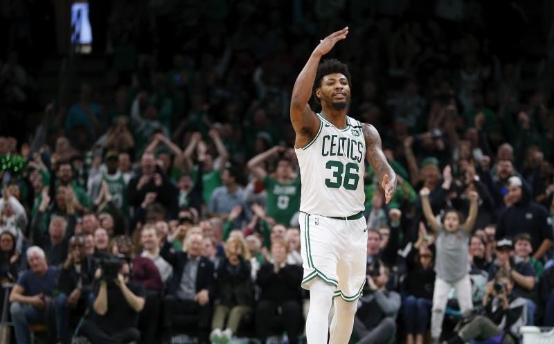 Smart, de Celtics, y dos jugadores de los Lakers elevan a 10 positivos COVID-19