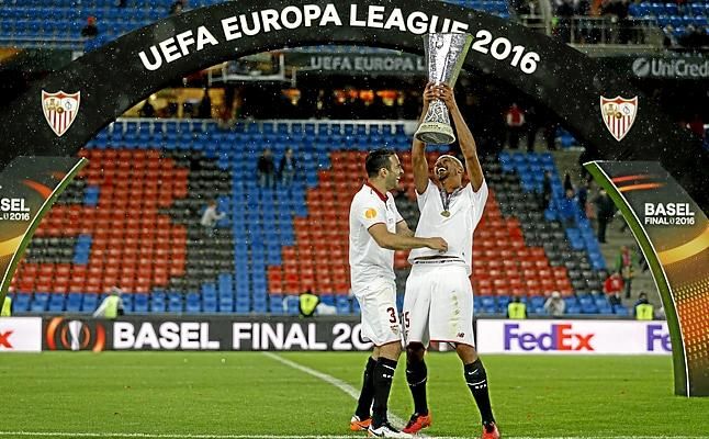 La UEFA pospone las finales de la Champions y la Europa League