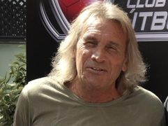 El exarquero argentino Hugo Gatti, ingresado en Madrid por coronavirus