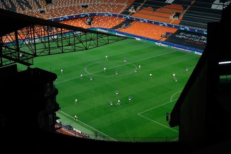 El árbitro del Valencia-Atalanta y sus asistentes dan negativo de coronavirus