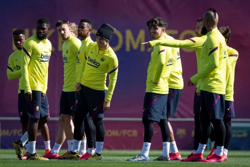 Los futbolistas aceptan una rebaja de sueldos del 70% y aportarán para que los empleados cobren el 100%