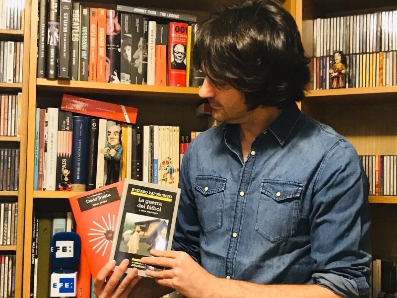 Lectura y fútbol contra la cuarentena: diez libros con balón