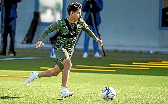 Lainez: "En el FIFA siempre elijo al Betis y me pongo de titular"