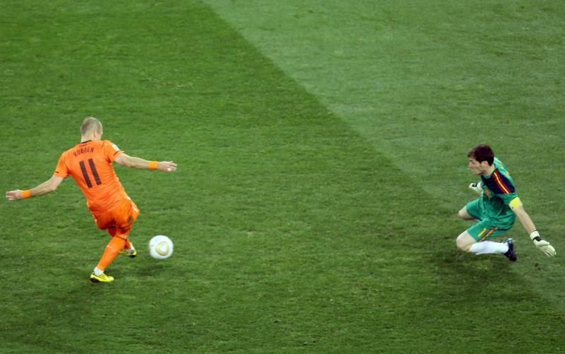 Casillas: "Mi mejor parada se la hice a Robben en la final del Mundial"