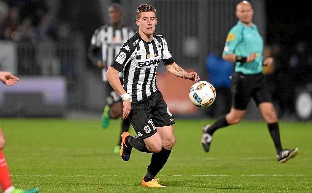 Santamaria, al que sigue el Sevilla: "Es hora de un nuevo desafío"