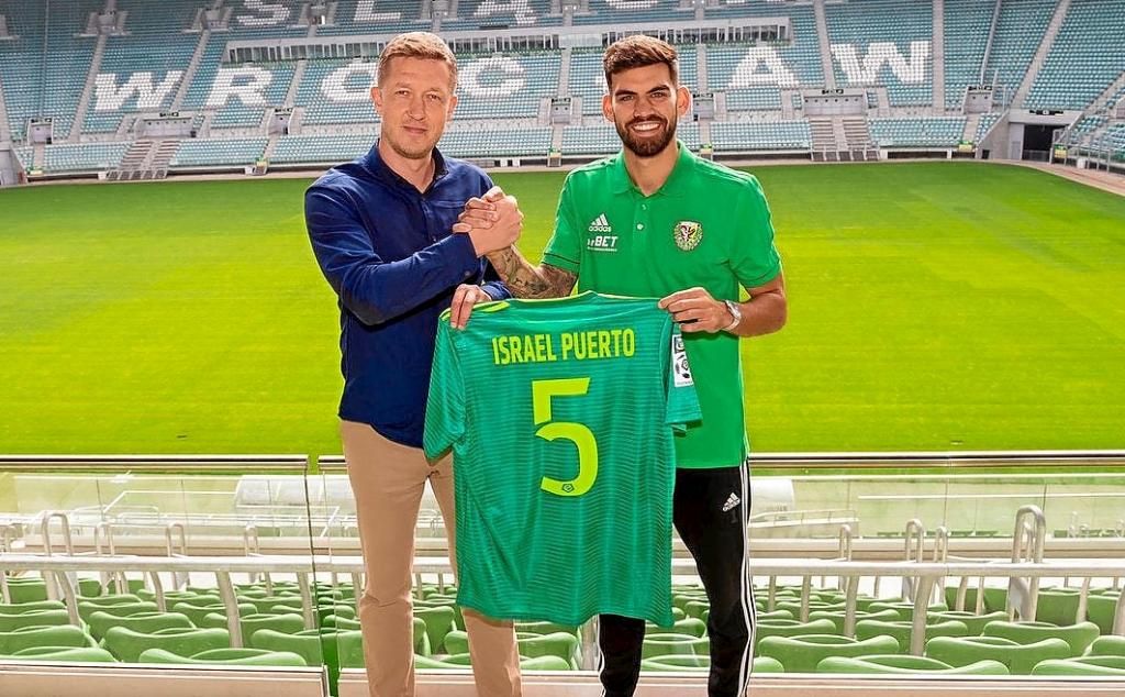 "No me sorprende el interés del Sevilla en Karbownik"