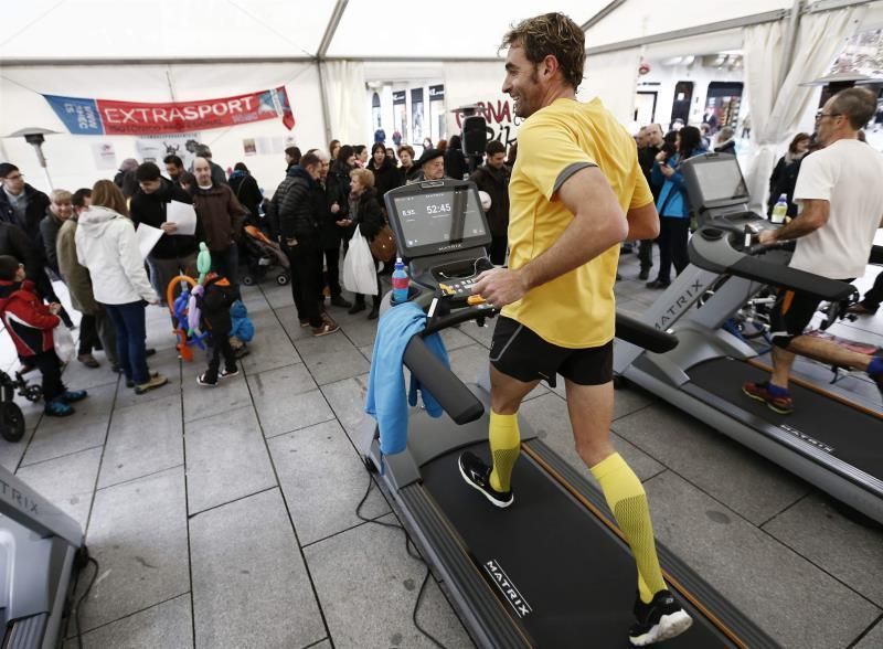 Ricardo Abad corre 112 km en cinta por la curación de su madre