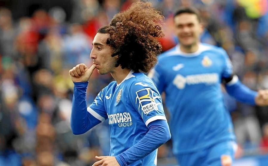 Cucurella apunta al extranjero