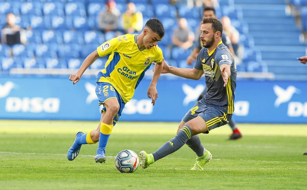 Pedri, en manos de Setién, con el Betis atento