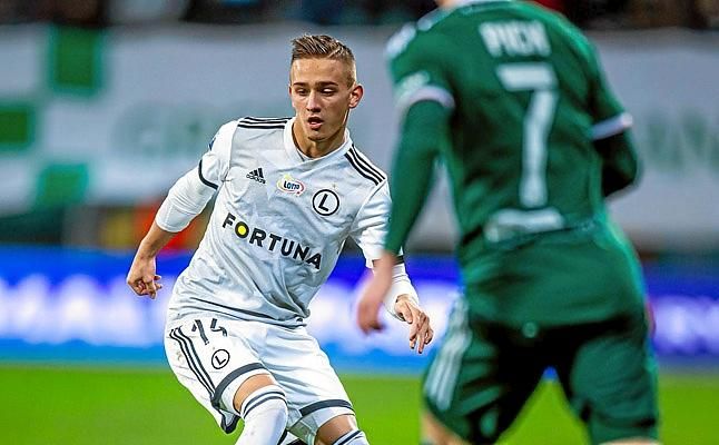 "Karbownik encajaría bien en LaLiga, aunque en el Sevilla no jugaría mucho"