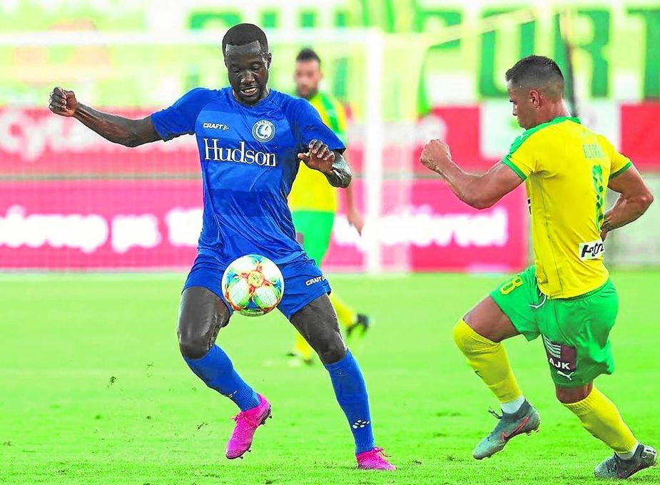 Sevilla FC y Betis le echan el ojo a Elisha Owusu