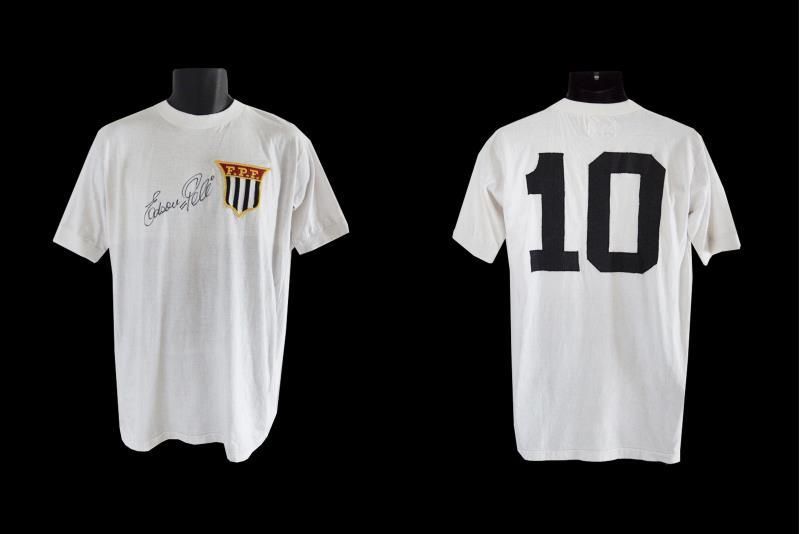 Una subasta acompaña la cuarentena con camisetas usadas por Maradona, Pelé y Messi