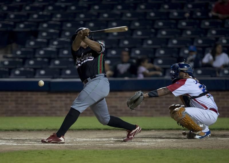 En Nicaragua, el béisbol sigue en medio de jolgorio y a pesar de la COVID-19