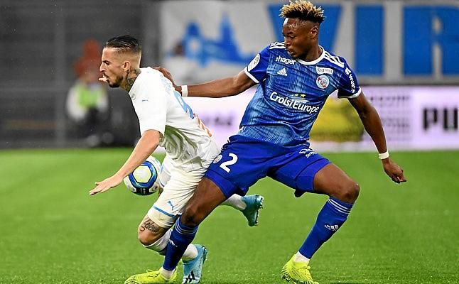 El agente de Simakan: "Betis, Sevilla y Valencia son top"