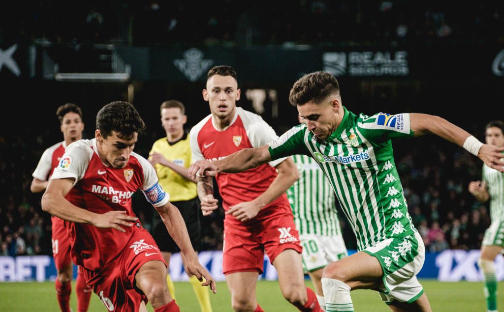 Las normas del 'nuevo' fútbol: El VAR, los desplazamientos, tarjeta por escupir...