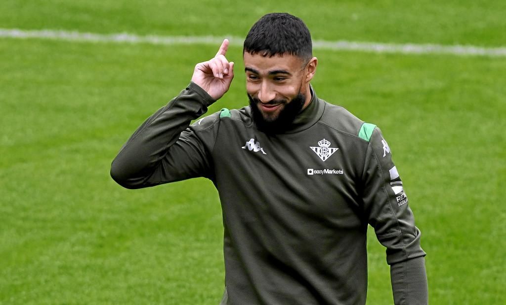 Fekir 'se ofrece' para ser central