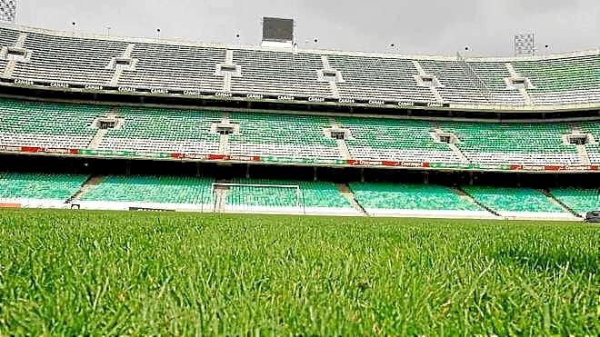 El césped del Villamarín se prepara para el regreso