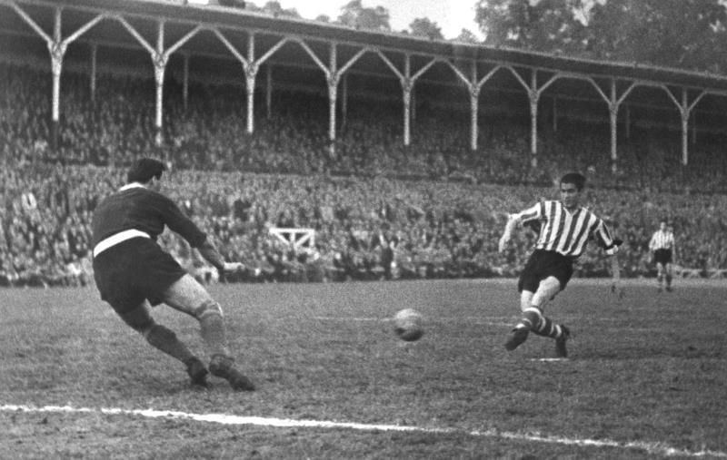 El Athletic recuerda al legendario Gainza en el aniversario de su retirada