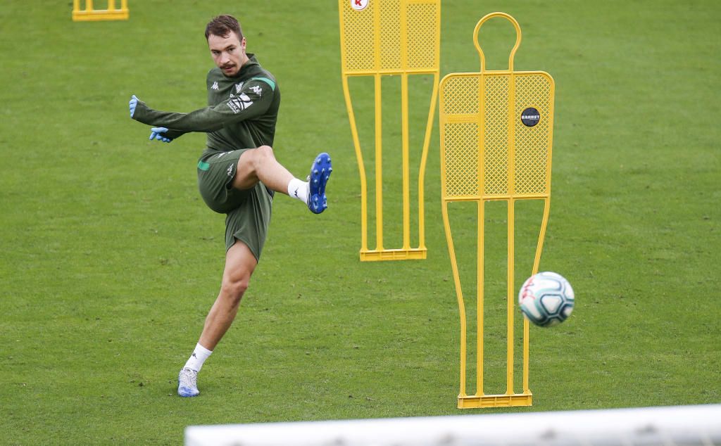 "El Betis está igual, por no decir por encima del Sevilla, en lo deportivo"