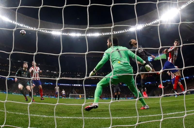 De Iríbar a Casillas, porteros de la marca España