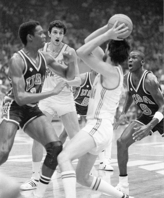 Romay: "Soy el único español que le ha puesto un tapón a Michael Jordan"