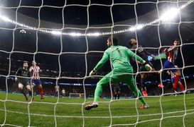 De Iríbar a Casillas, porteros de la marca España