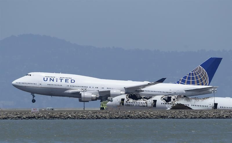 Jugador de la NFL demanda a United Airlines por sufrir una agresión sexual en un avión