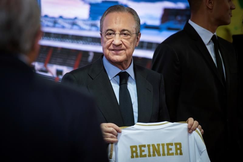 El Madrid trabaja con balón tras la visita de Florentino Pérez