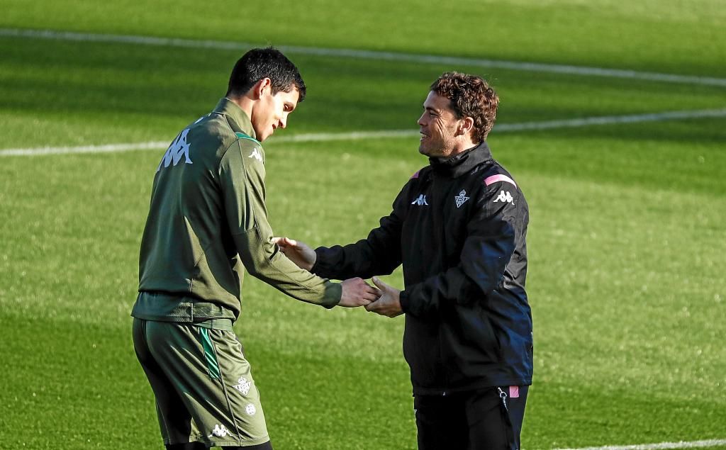 El Betis retoma las conversaciones con Mandi