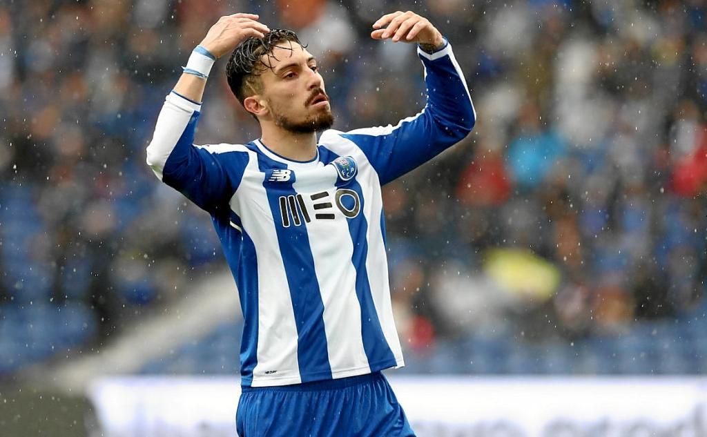 Alex Telles, con pretendientes de postín