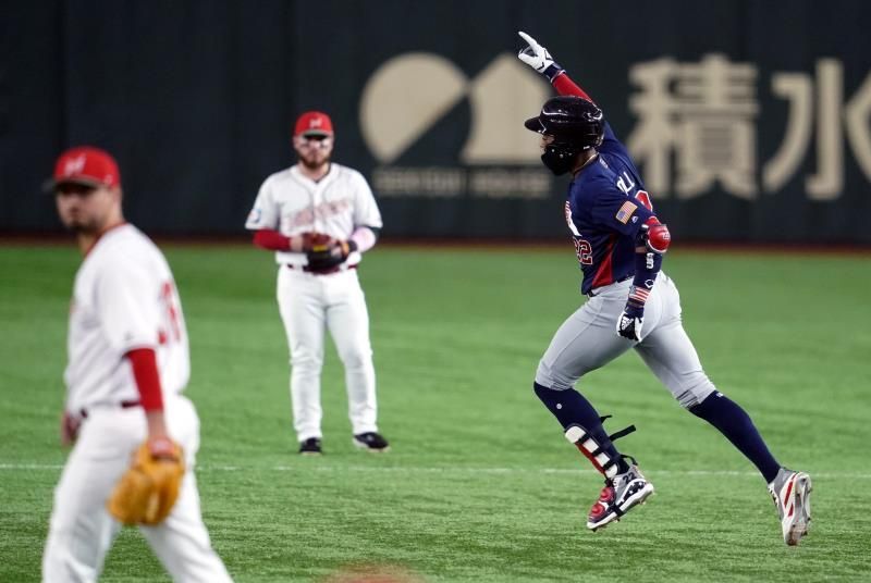 La liga de béisbol japonesa arrancará el 19 de junio a puerta cerrada