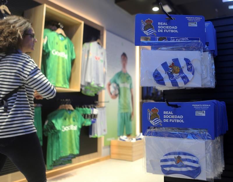 Las mascarillas, nueva revolución en el merchandising futbolístico