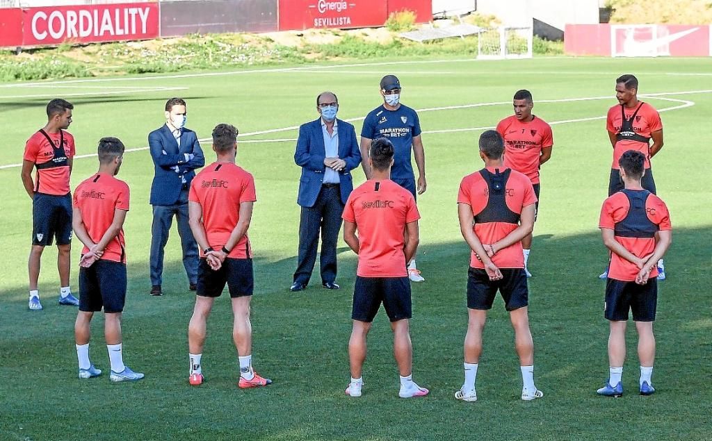 El Sevilla guarda un minuto de silencio por Marcelo Campanal