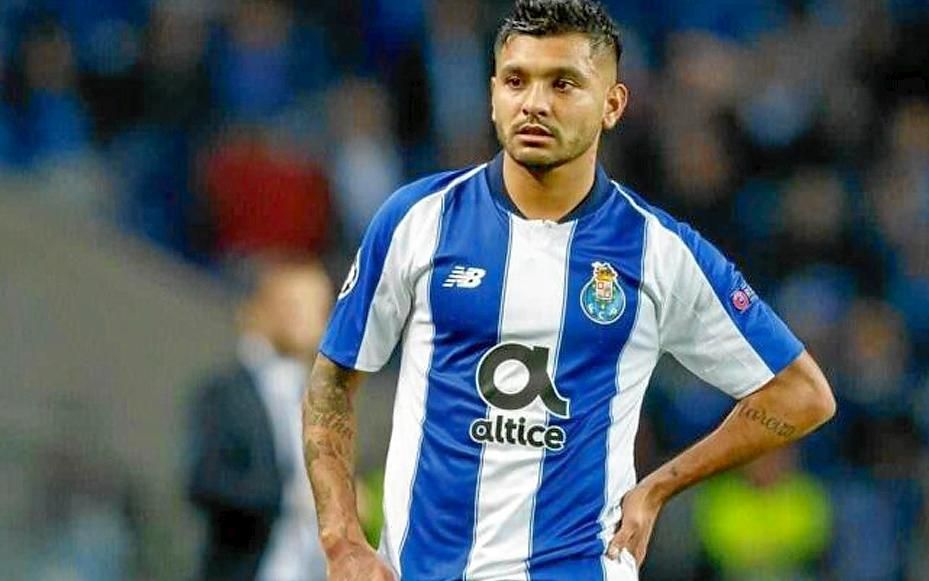 'Tecatito' Corona suma nuevos pretendientes