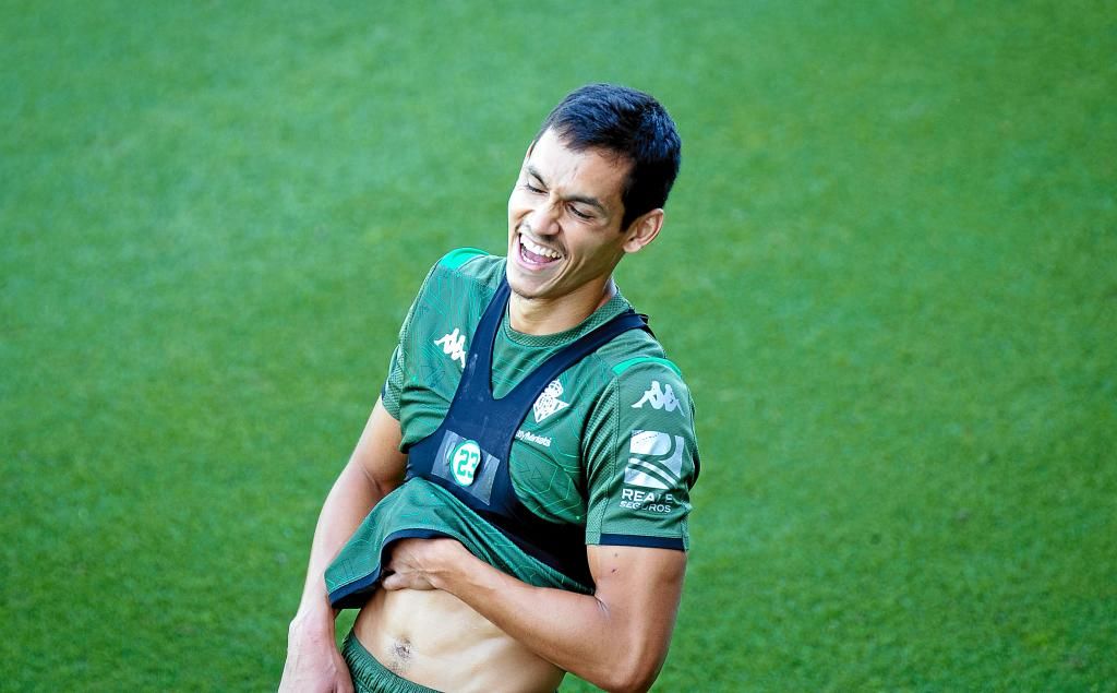 El Betis, con motivos para el optimismo con Mandi