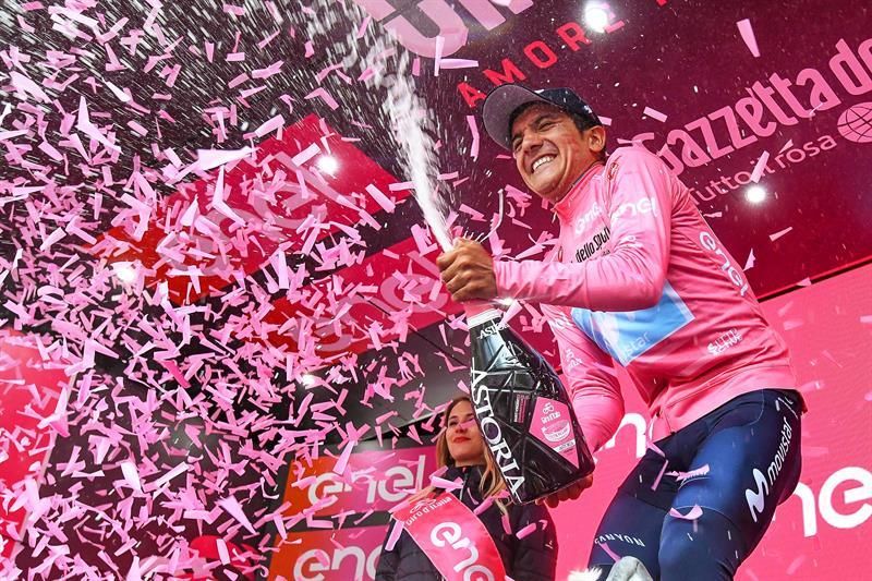 Carapaz celebra a 4.700 metros de altitud el primer año de su conquista del Giro