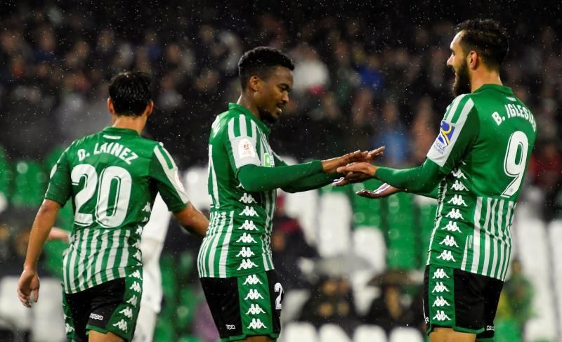 Borja Iglesias se pinta las uñas de negro contra el racismo y la homofobia