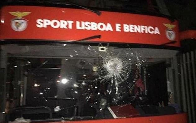 Apedreado el autobús del Benfica, con Zivkovic y Weigl heridos
