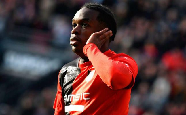 Los planes a corto plazo de Maouassa, un "imposible para Sevilla y Betis"