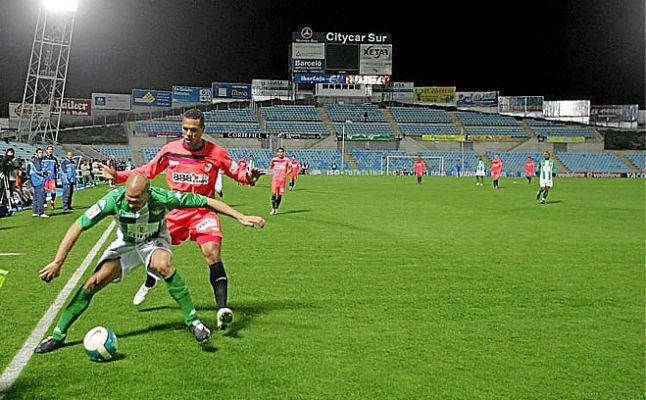 El único precedente de un derbi sevillano a puerta cerrada acabó sin goles