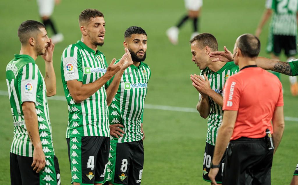 Gallego, consejero del Betis, señala a la plantilla y a Mateu Lahoz
