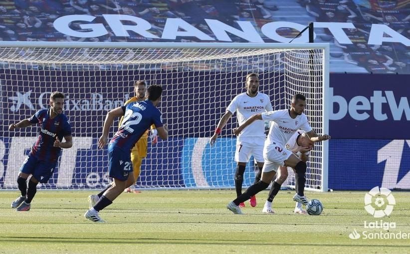 Levante 1-1 Sevilla F.C.: Juega con fuego y deja volar dos puntos