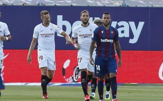 Gudelj supera el listón de Fernando y De Jong es el 'chico para todo'