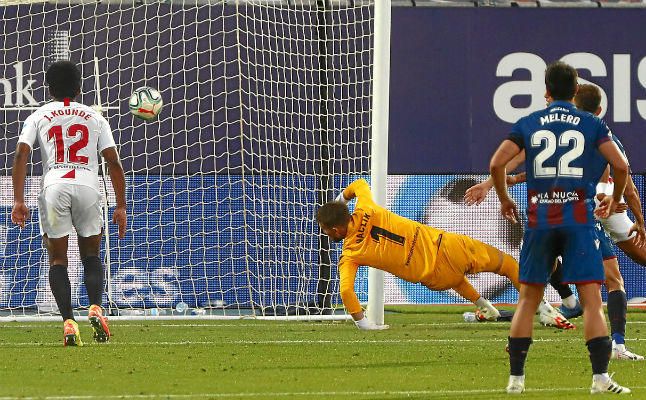 Un Sevilla FC de dos caras, de récords positivo y negativo