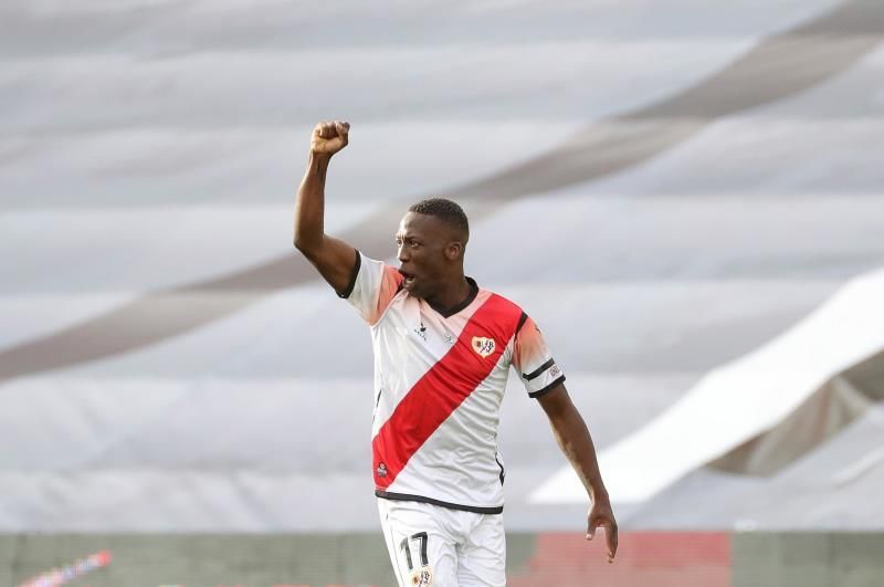Advíncula, baja importante del Rayo frente al Deportivo
