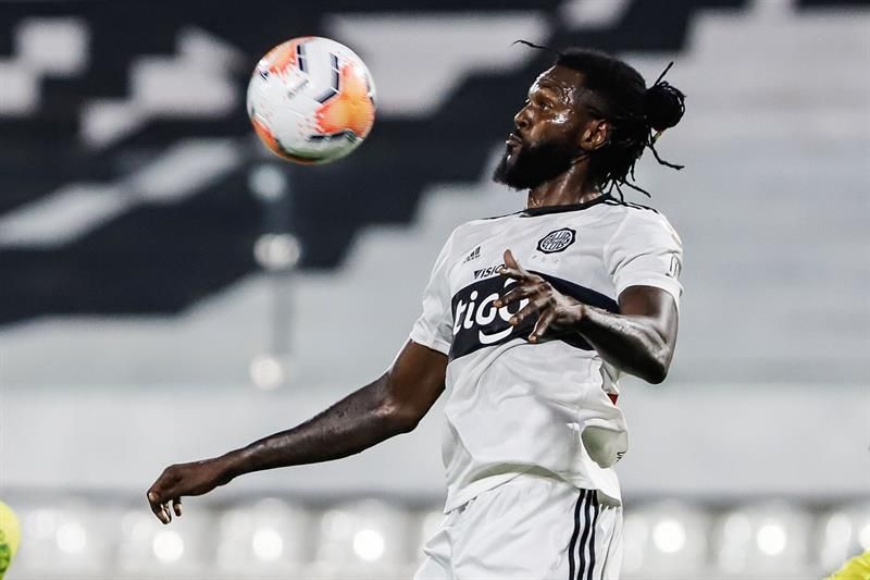Expectación en Olimpia ante el regreso confirmado de Adebayor a Paraguay
