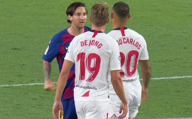 El empujón de Messi a Diego Carlos que indigna al Sevilla