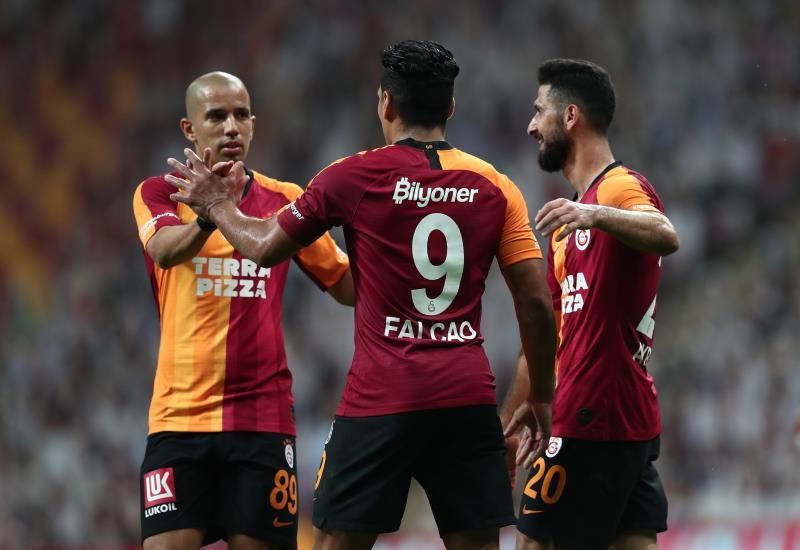 Falcao destaca y vuelve al gol con el Galatasaray, pero sale con una molestia