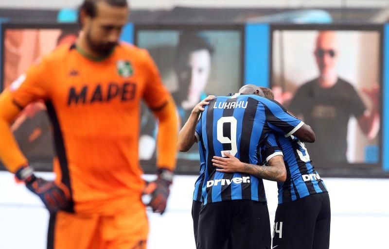 El Inter empata 3-3 un partido loco con el Sassuolo y se aleja del liderato